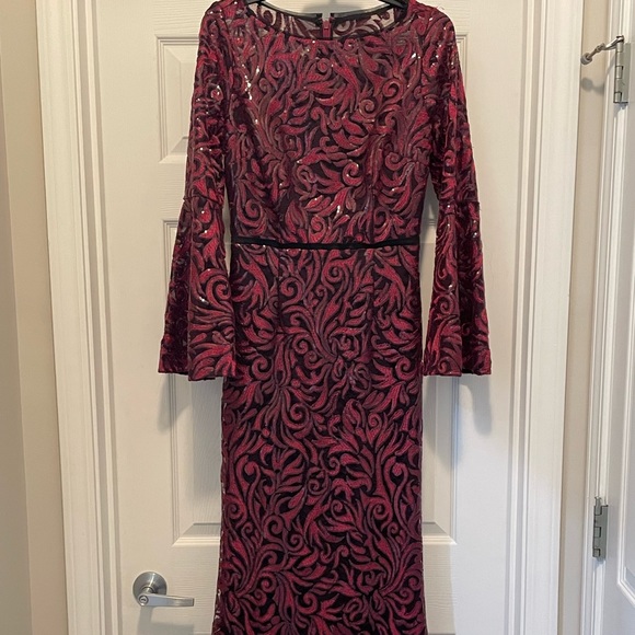 Long, formal dress with red and black sequences Carmen Marc Valo - Picture 4 of 6